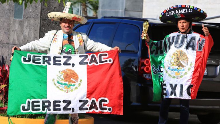 Aficionados mexicanos antes del partido contra Chile