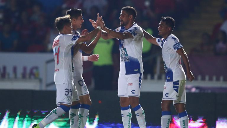Jugadores de Pachuca celebran anotación contra Veracruz