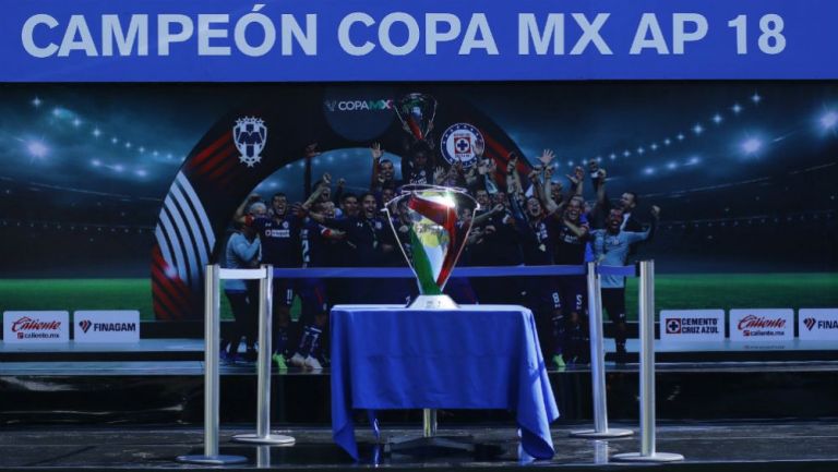  Trofeo de Cruz Azul de campeón de la Copa MX