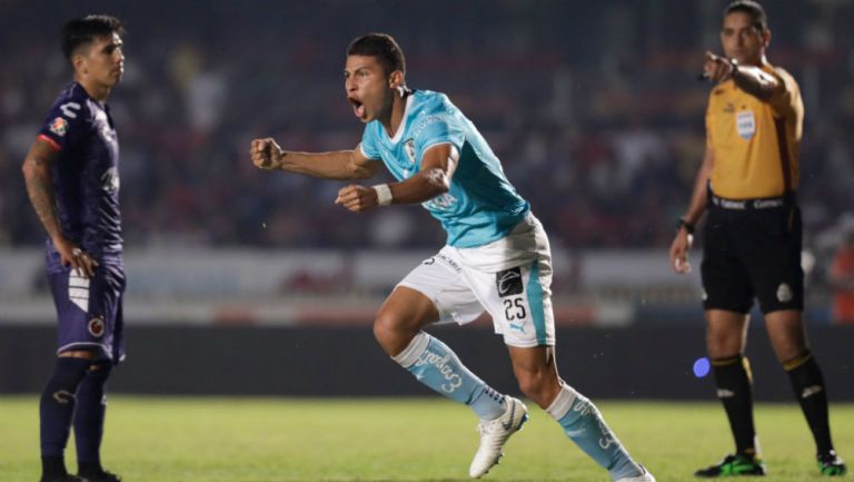 Alexis Pérez celebra anotación contra Veracruz