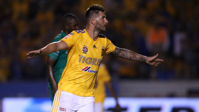 Gignac festeja gol con Tigres en el A2018