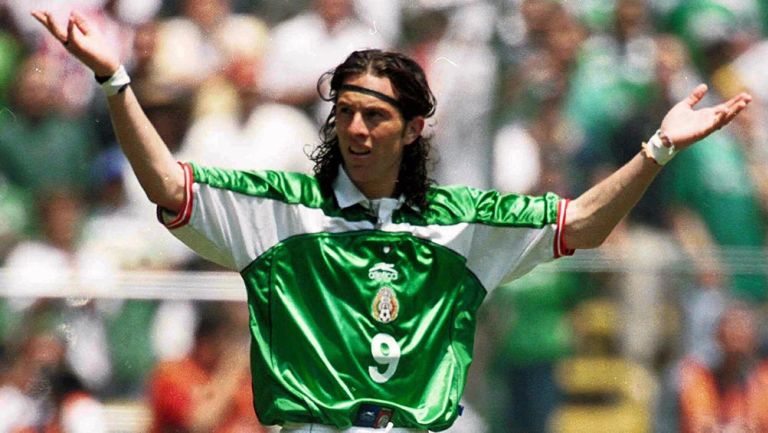De Nigris con la camiseta de la Selección Mexicana 