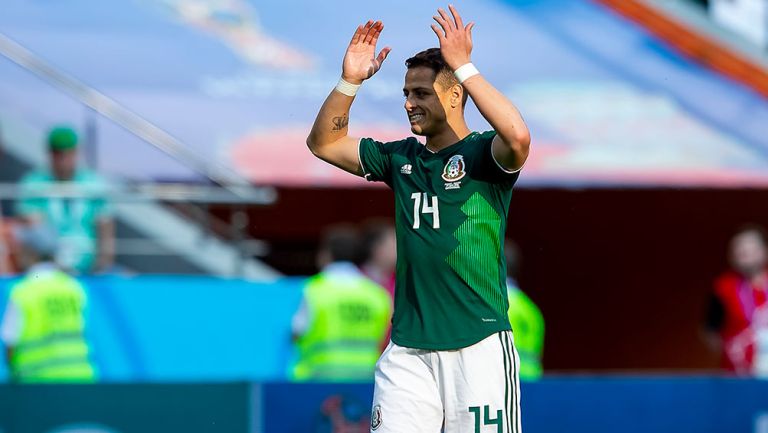 Chicharito Hernández lamenta una jugada en el Mundial