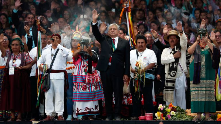 Andrés Manuel López Obrador durante el ritual de purificación 