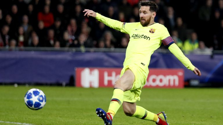 Lionel Messi en acción durante un encuentro ante el PSV 