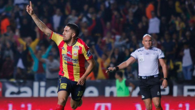 Diego Valdés en festejo de gol durante el partido de Morelia