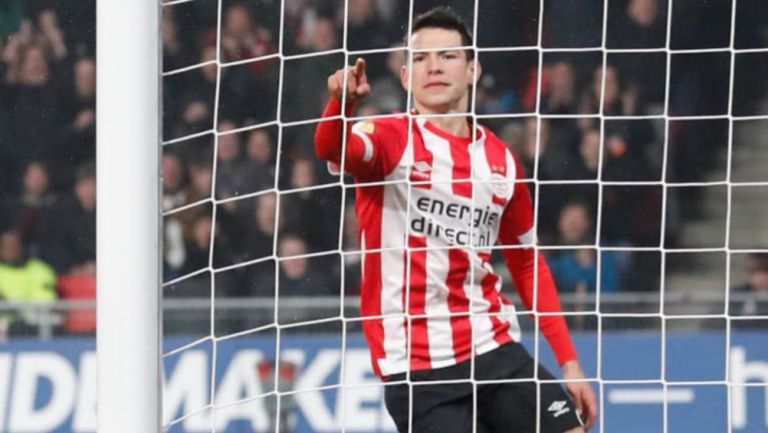 Lozano festeja gol del PSV
