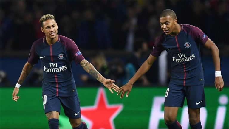 Neymar y Mbappé celebran gol con el PSG