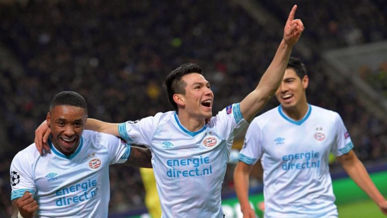 Lozano festeja su gol contra Inter en la Champions