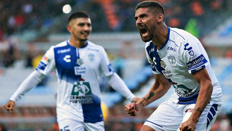 Franco Jara celebra gol con Pachuca