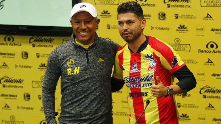 Carlos Adrián Morales y Roberto Hernández, durante conferencia de prensa 
