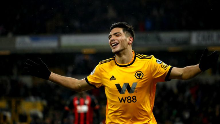 Raúl Jiménez celebra una anotación con el Wolverhampton