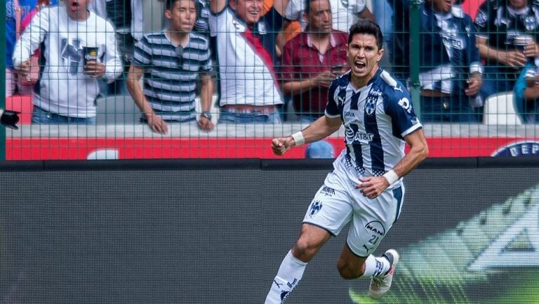 Jesús Molina celebra un gol con Rayados 