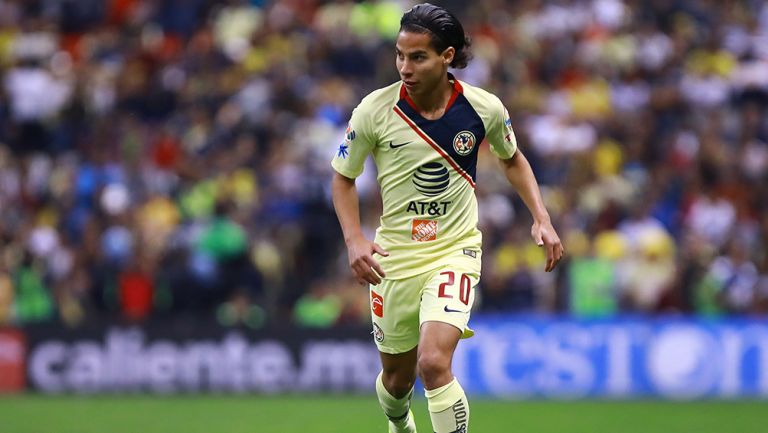 Laínez, durante un partido del América