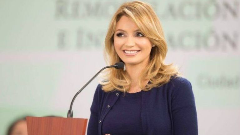 Angelica Rivera durante una conferencia