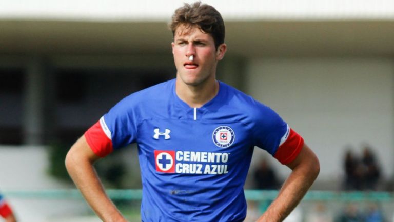 Santiago Giménez durante un juego del Cruz Azul Sub 20