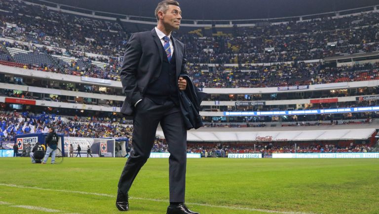 Pedro Caixinha, recorre el Estadio Azteca