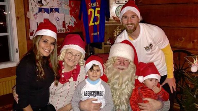 Messi posa con su familia en Navidad