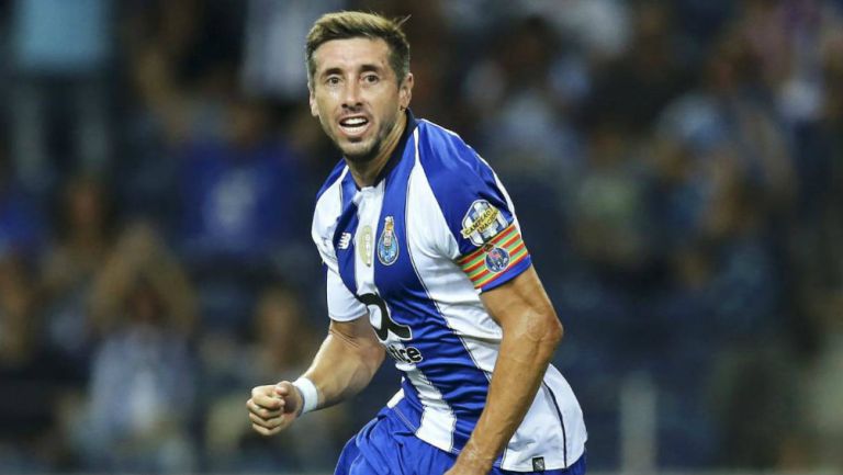 Héctor Herrera durante un partido con el Porto