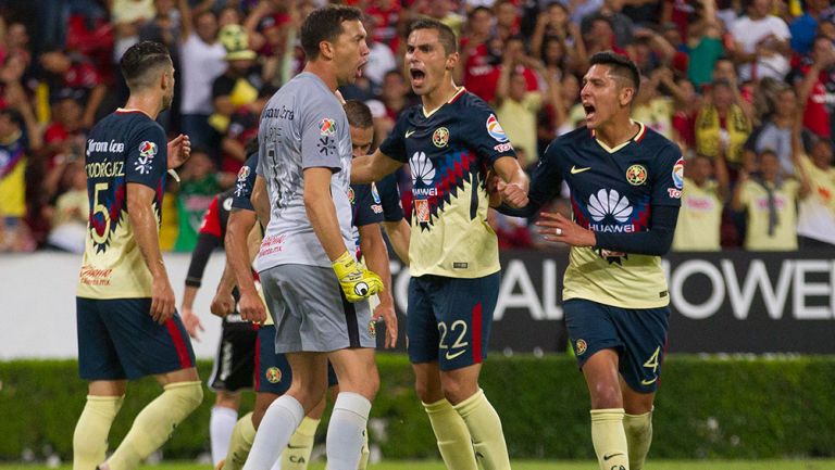 Jugadores de América celebran en el Jalisco