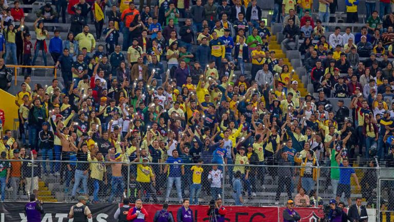 Afición apoya al América en duelo contra Atlas