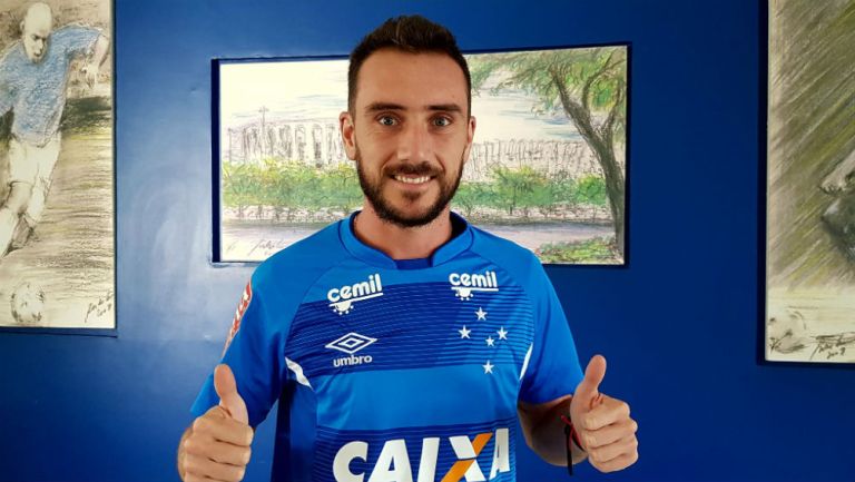 Mancuello sonríe tras incorporarse al Cruzeiro de Brasil 