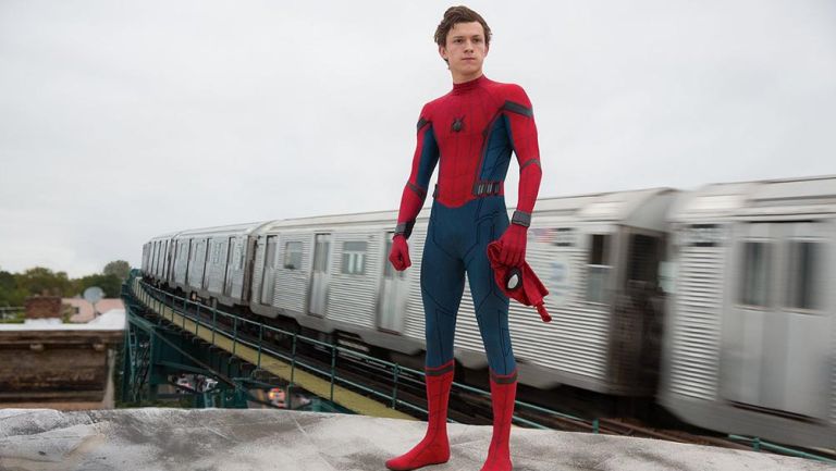 Tom Holland interpretando a Spiderman 