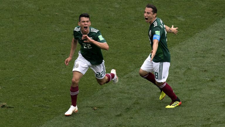 Hirving Lozano y Andrés Guardado celebran un gol ante Alemania