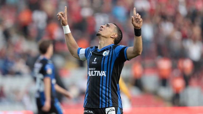 Camilo da Silva festeja un gol con Gallos