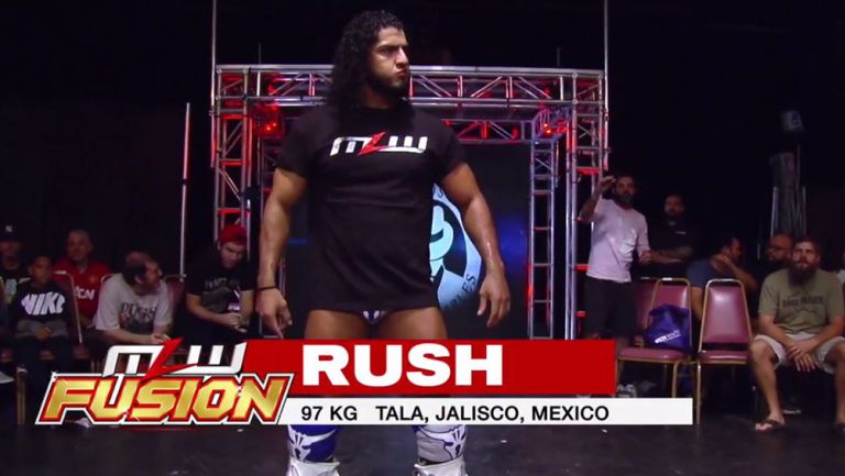 Rush hace su entrada al ring en MLW