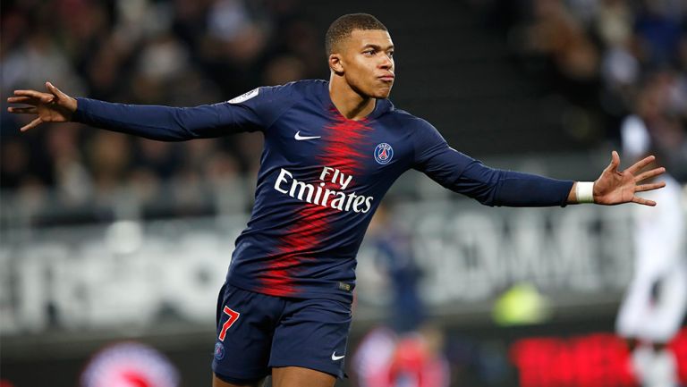 Mbappe festejando un gol con el PSG 