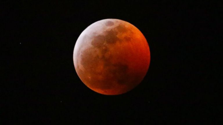 'Luna de sangre' durante eclipse