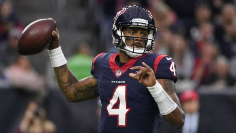 Deshaun Watson durante un partido con los Texans