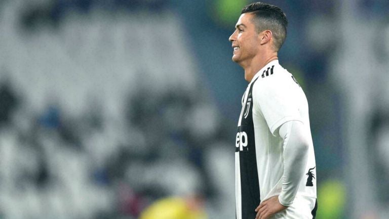 Cristiano Ronaldo se lamenta tras fallar una opción clara de gol 