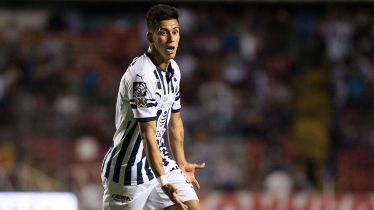 Maximiliano Meza festeja un gol con Monterrey
