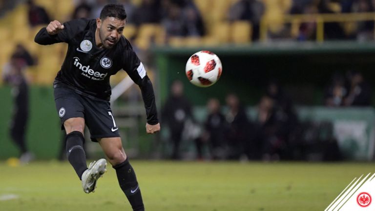 Marco Fabián durante un partido del Eintracht