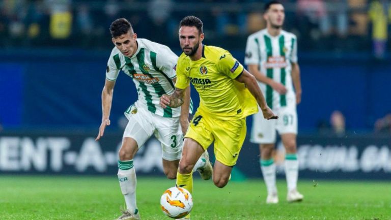 Miguel Layún en un partido del Villarreal