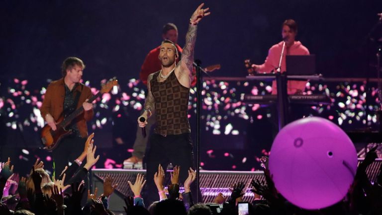 Adam Lavine, durante el halftime show del SB LIII