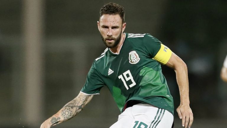 Layún durante un juego de la Selección Mexicana