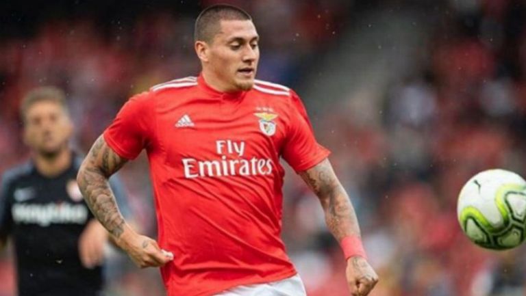 Nico Castillo durante un juego con el Benfica