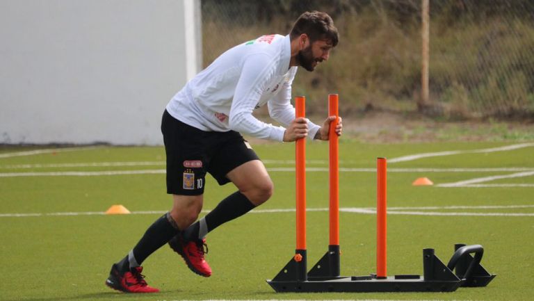 Gignac, durante una práctica con Tigre