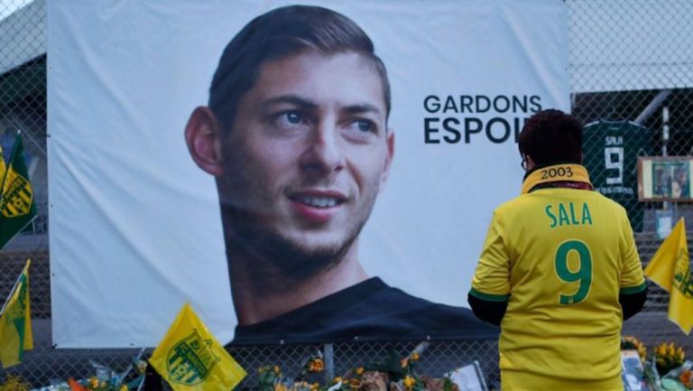 Aficionados homenajean a Emiliano Sala