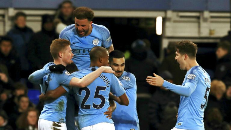 Jugadores del Manchester City festejan anotación en juego de Copa