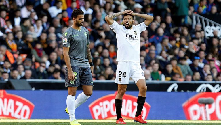 William José y  Ezequiel Garay durante el partido de la fecha 23 