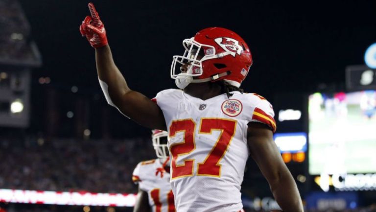 Kareem Hunt durante un partido de Kansas City