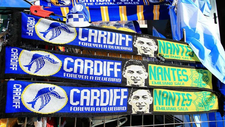 Bufanda de Cardiff y Nantes en homenaje a Emiliano Sala