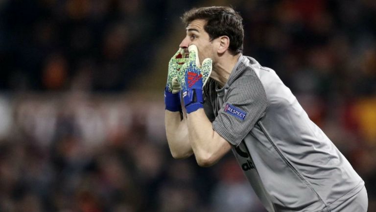 Iker Casillas durante un duelo del Porto