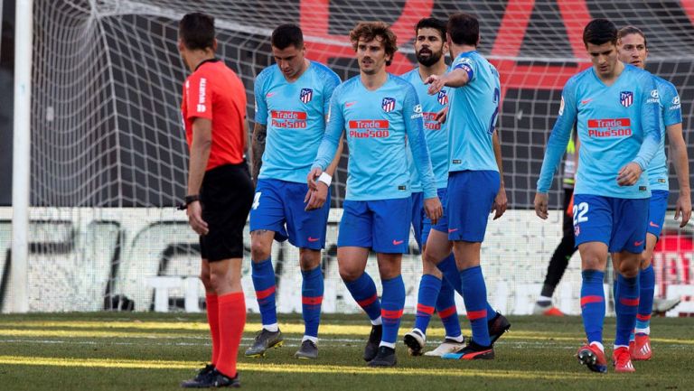 Jugadores colchoneros tras la anotación de Griezmann 