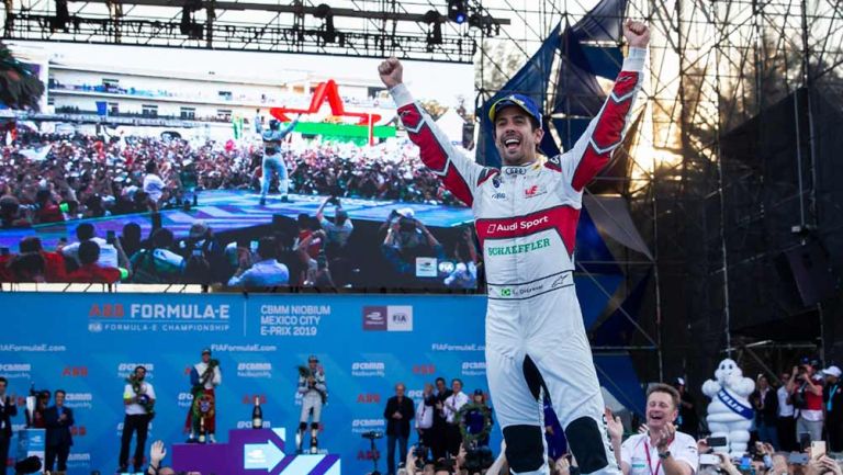 Lucas Di Grassi festejando su triunfo 