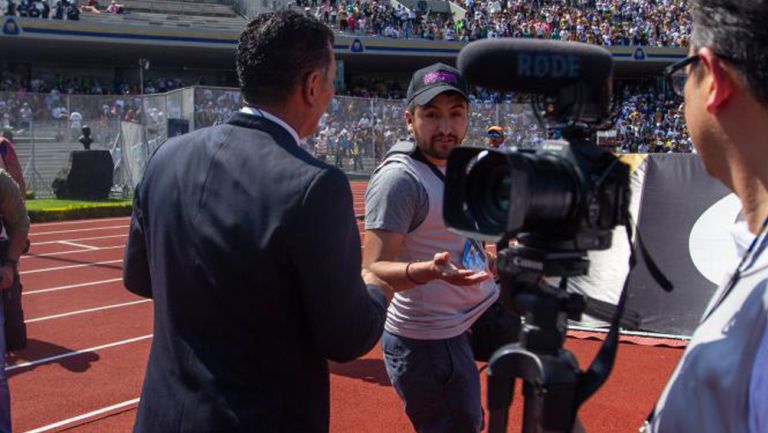 'Fotógrafo'encara a Miguel Herrera en Ciudad Universitaria